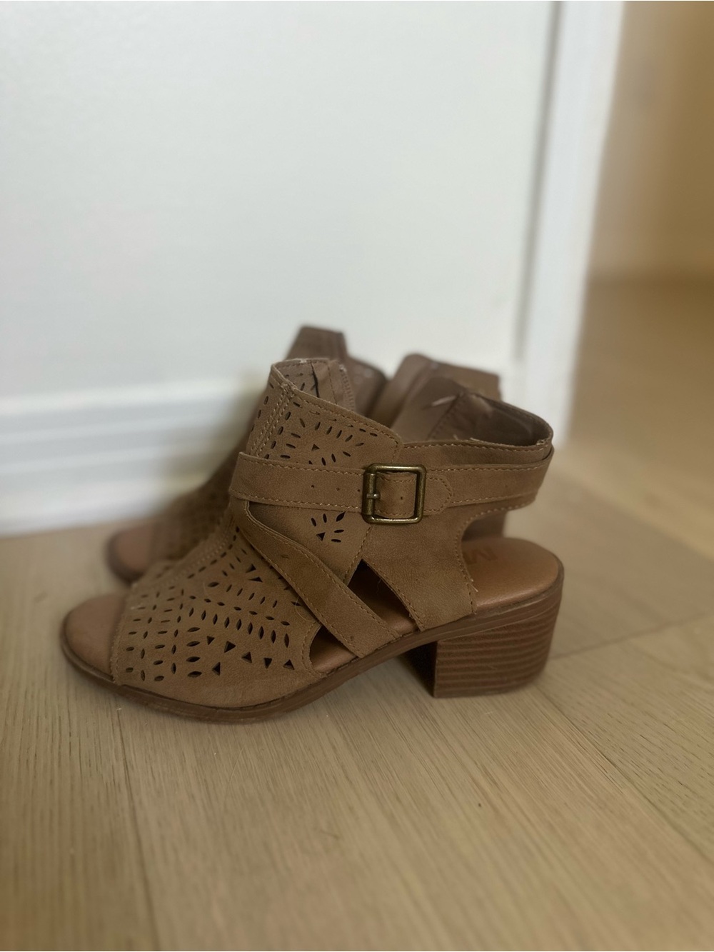 Size 2 girls shoes